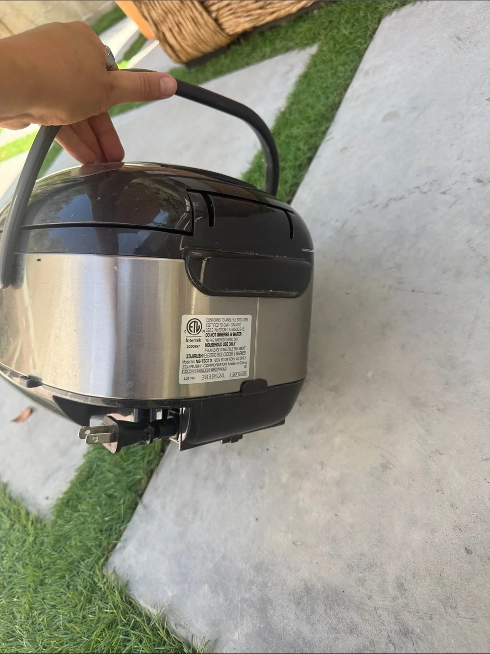 Zojirushi Micom 5.5-Cup Rice Cooker in Black